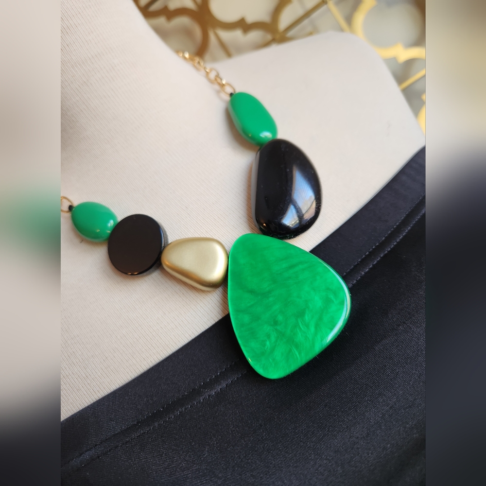 Reversible Green, Gold and Black Acrylic Necklace and Earrings Set - Apprx 13"